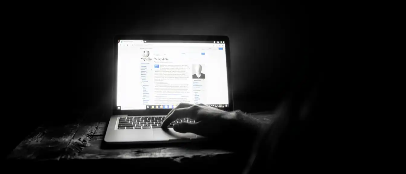 Тень спецслужб над знаниями: сооснователь Wikipedia обвинил проект в пропаганде ЦРУ