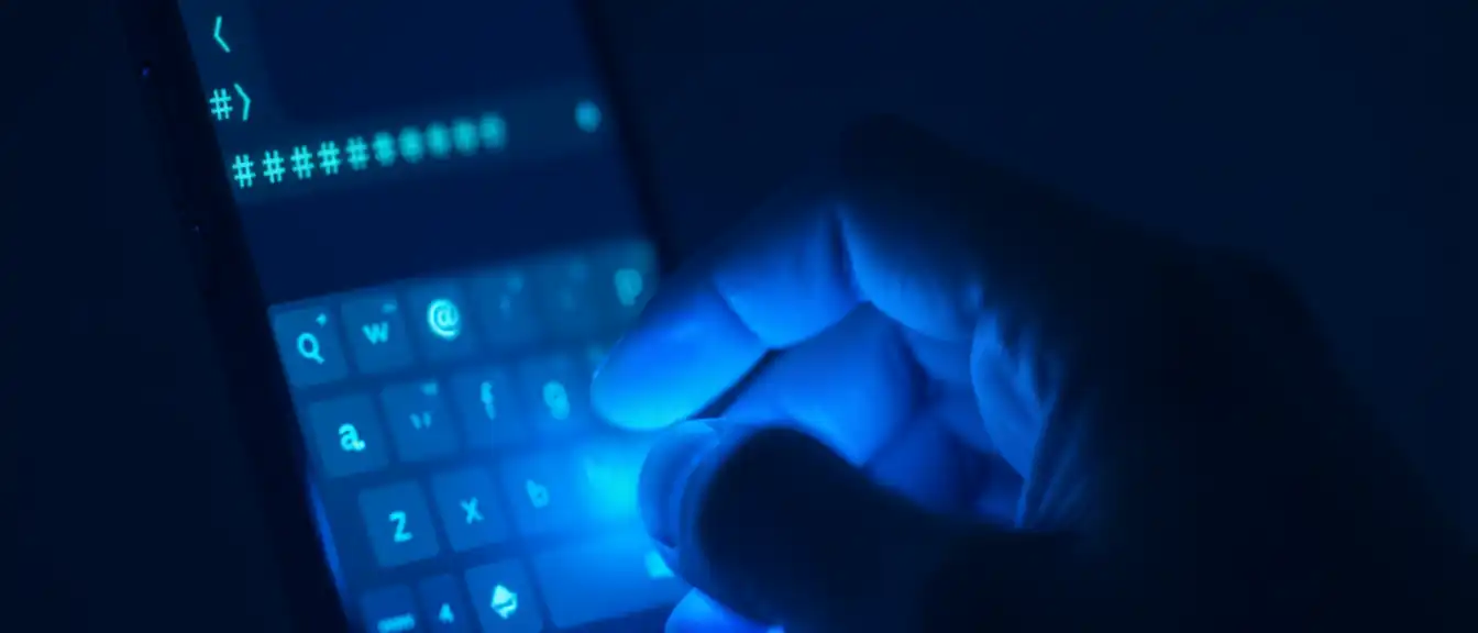 Использование спецсимволов и двухфакторной аутентификации поможет укрепить защиту личных аккаунтов по рекомендациям МВД