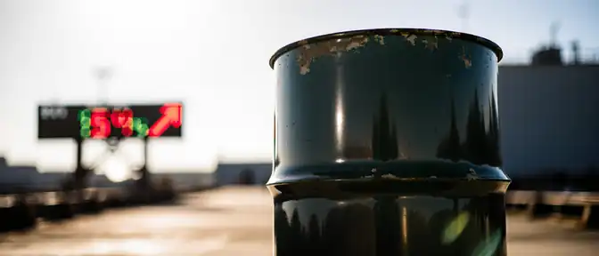 Нефтяной рыночный рывок: котировки Brent преодолели важный психологический барьер