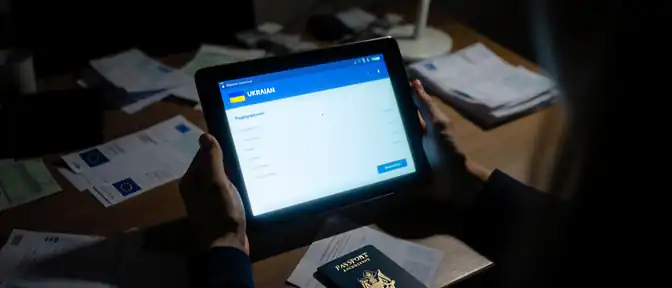 Налоговая ловушка для эмигрантов: Киев готовит масштабную кампанию по сбору средств с украинцев за рубежом